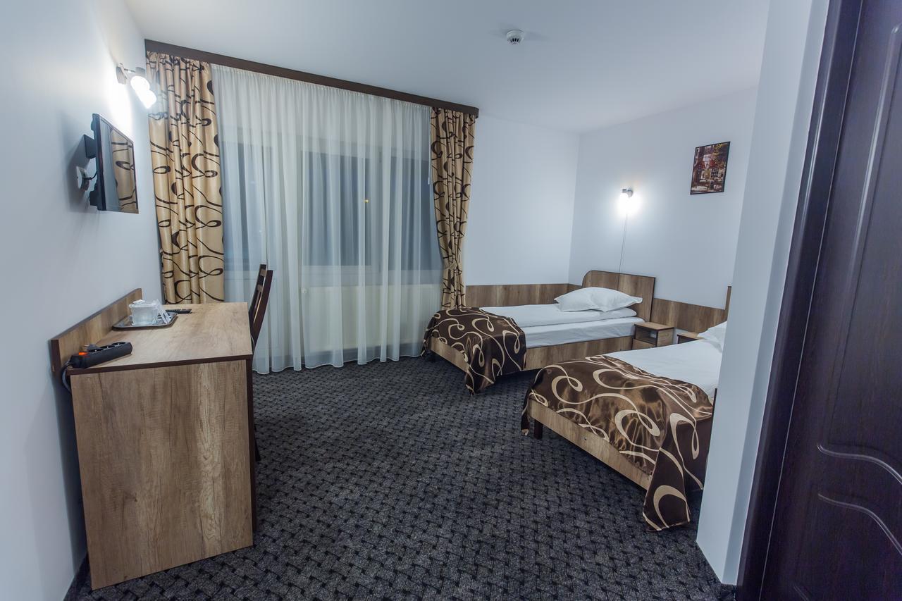 Hotel Raxand Residence Mioveni Exterior foto