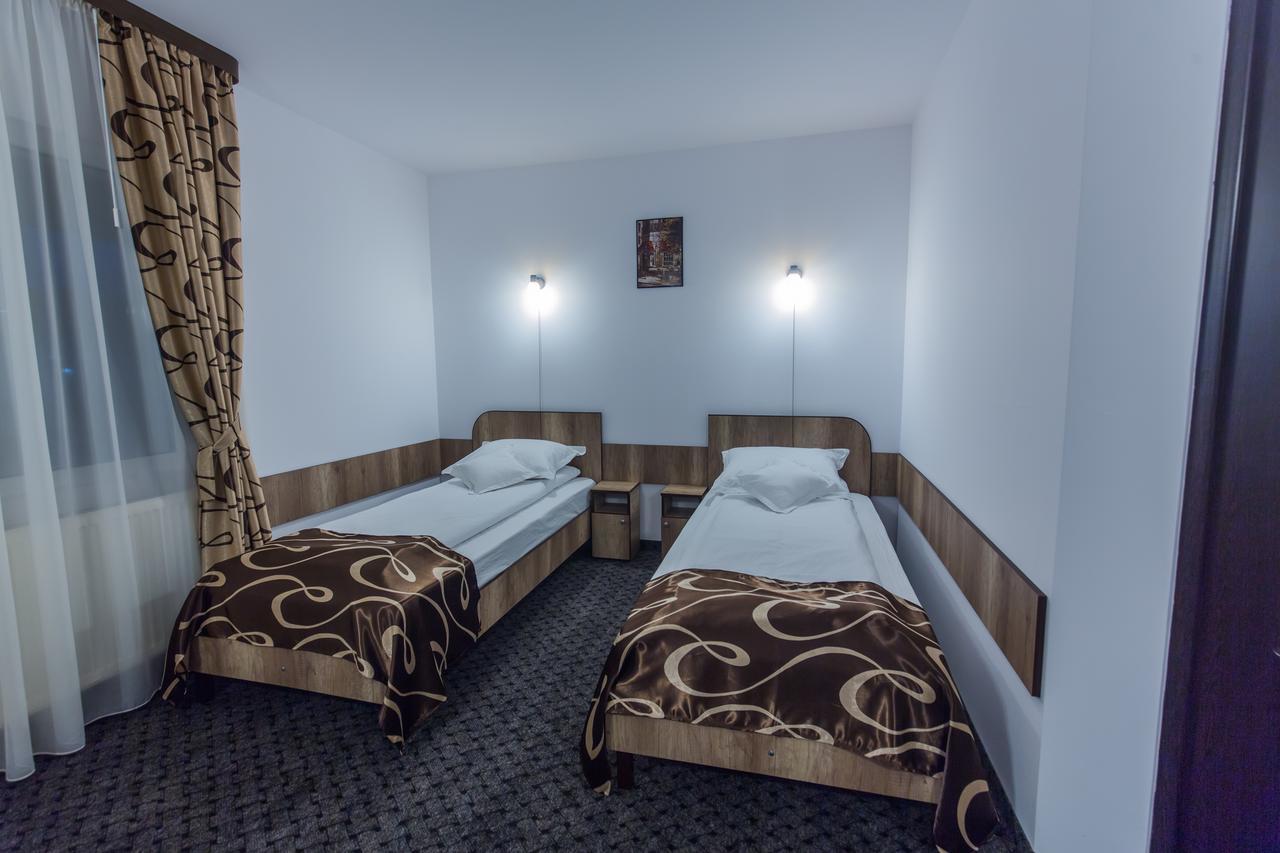 Hotel Raxand Residence Mioveni Exterior foto
