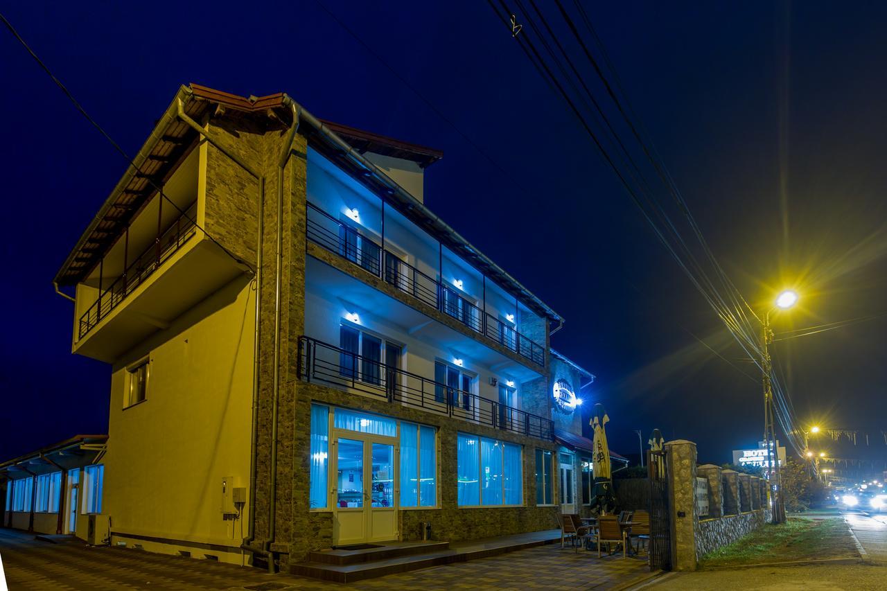 Hotel Raxand Residence Mioveni Exterior foto