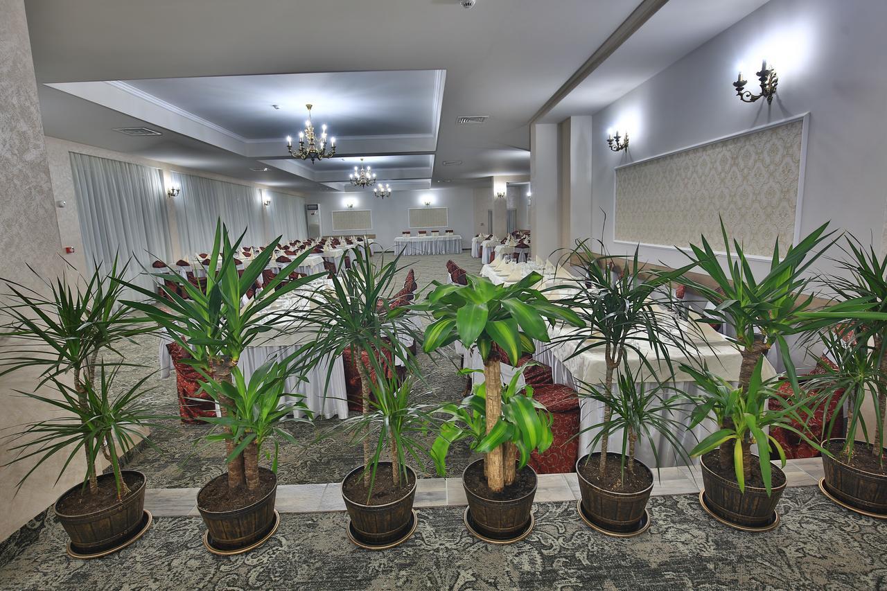 Hotel Raxand Residence Mioveni Exterior foto
